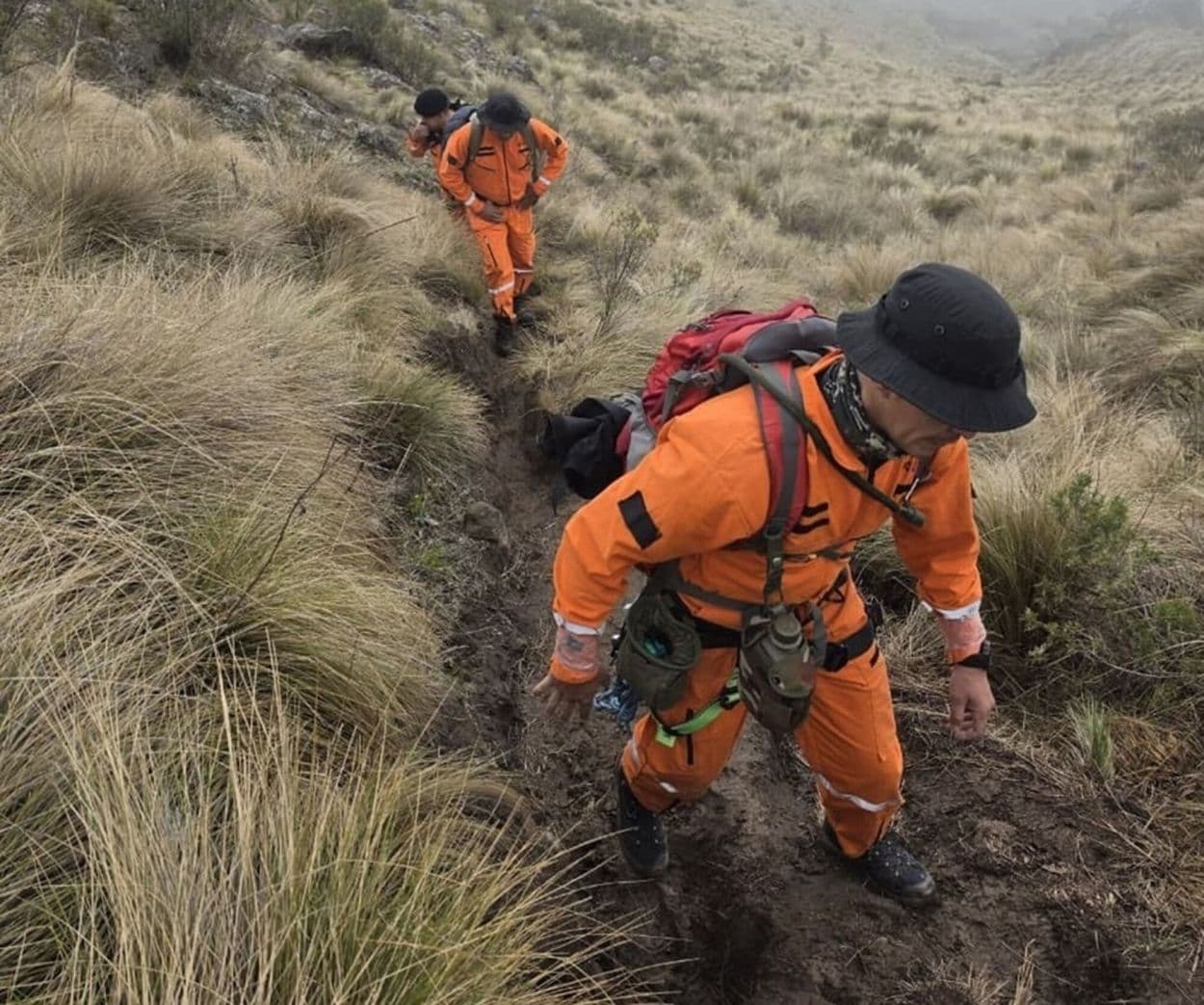 Persisten los rastrillajes por Raúl Moyano en el Ñuñorco pese a lluvias y baja visibilidad