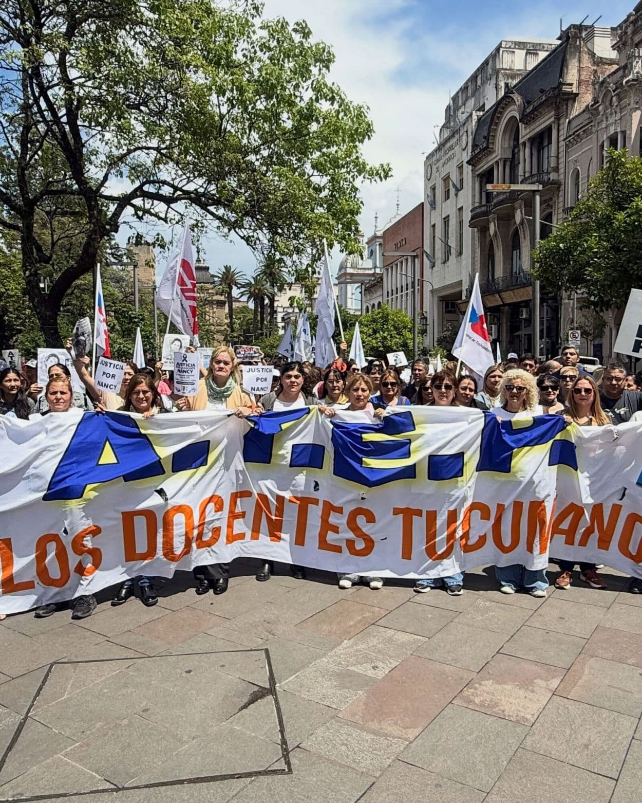 Docencia tucumana secunda el paro nacional y concentra en plaza Independencia por Nancy Godoy