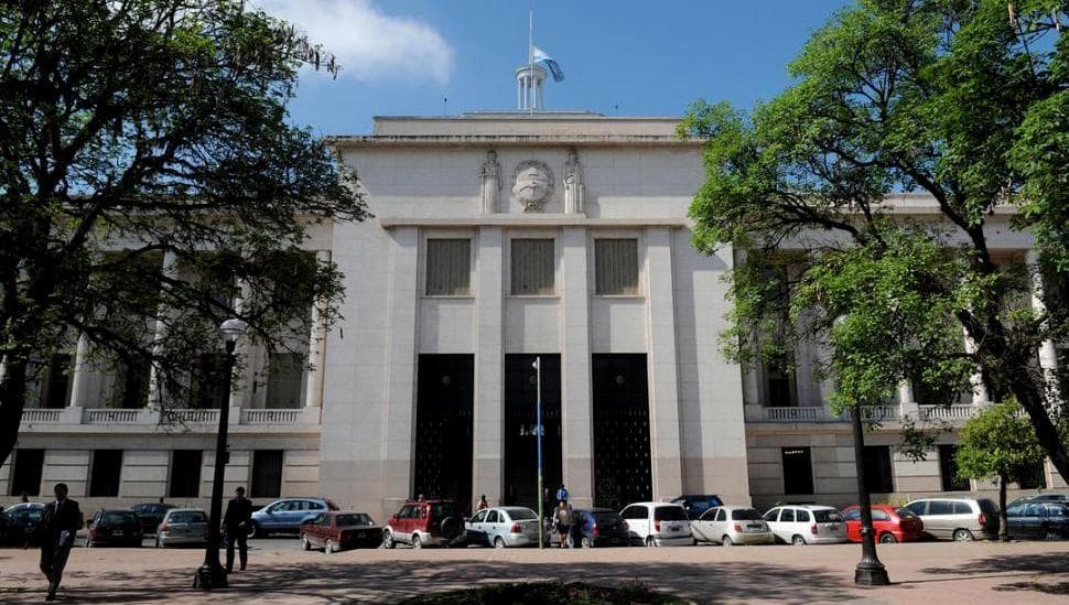 Corte tucumana se declara competente para juzgar el reclamo de los colegios de abogados contra la ley judicial
