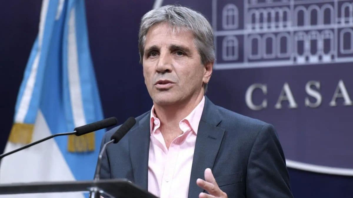 Caputo será denunciado penalmente por unos 50 gremios que exigen liberar $688.000 millones para obras sociales
