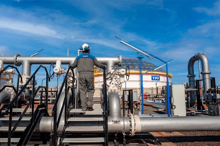Marín fija el 26 de noviembre para la inversión en GNL y prevé utilidades históricas en YPF