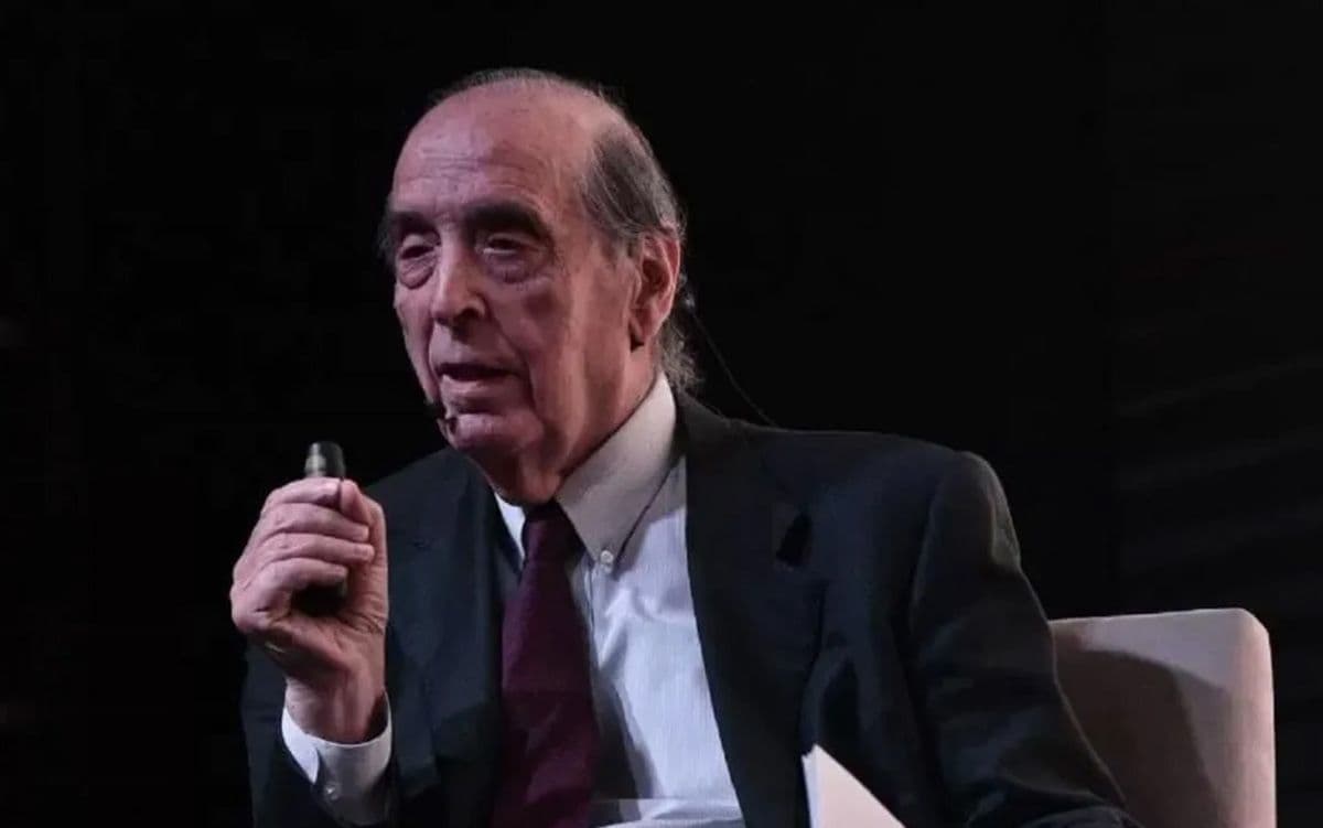 Acumular reservas restringiendo el crédito privado puede llevar a recesión y corrida en 2027, advierte Arriazu
