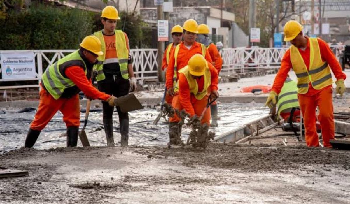 La construcción registró una caída del 4,5% en julio, pero acumula un alza de 1,7% en el año