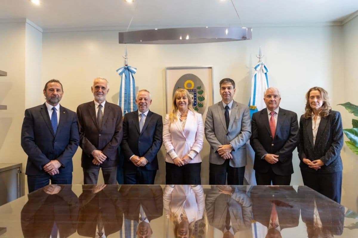 Chahla recibió en Tucumán a directivos de Adepa en defensa de la prensa libre